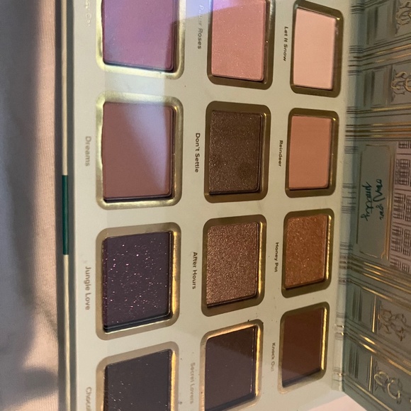 Too Faced La Petite Mason Dollhouse Box Eyeshadow Palette.  New!  Unswatched! - Picture 10 of 14